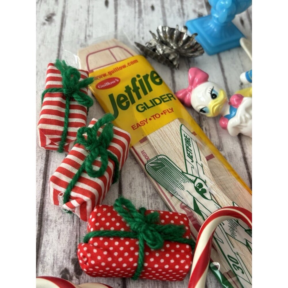 Vintage Junk Drawer Lot Unique Collectible Santas Christmas Farmhouse Antiques - Picture 8 of 16